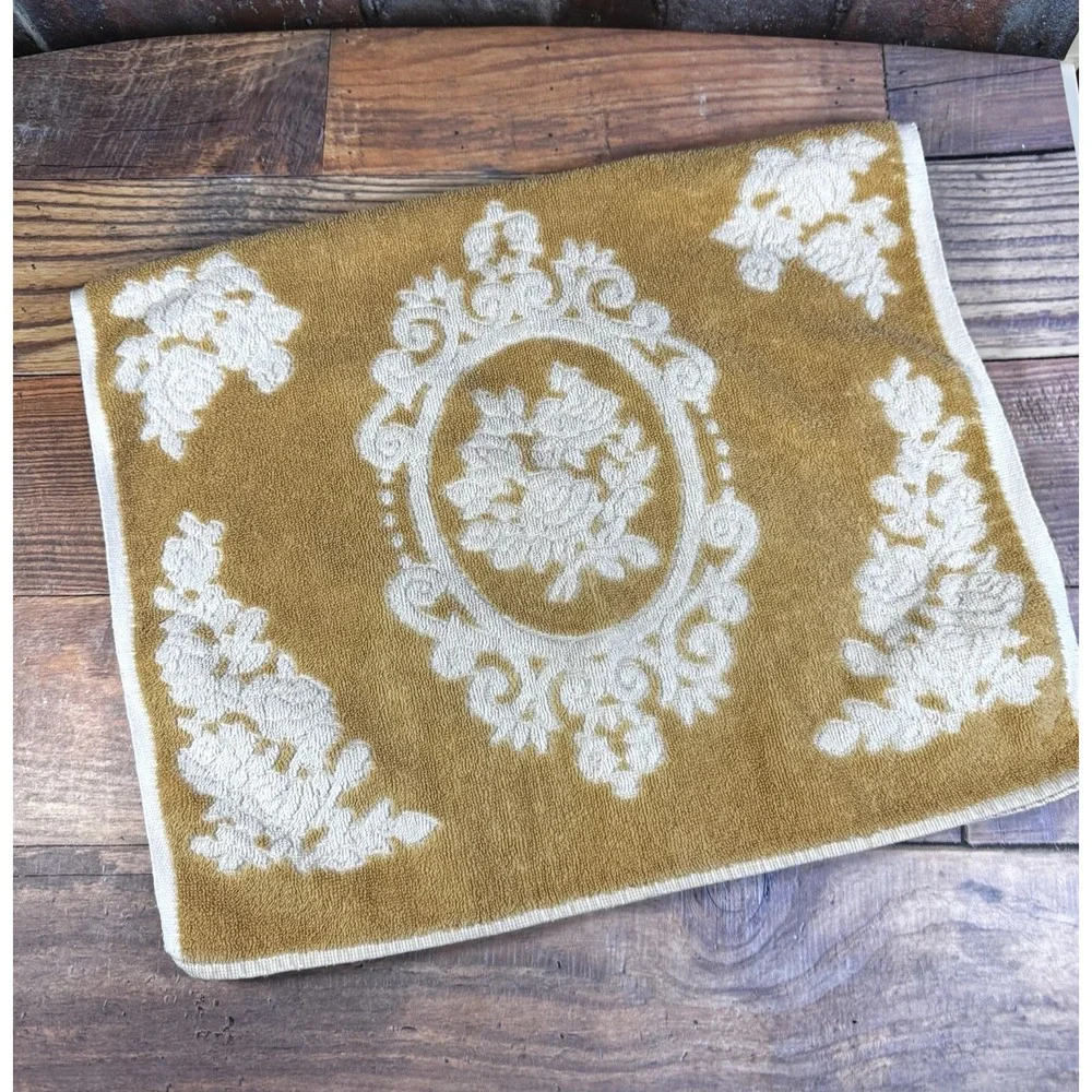 Cannon Royal Family Gold Cream Floral Sculpted Hand‎ Towel USA Vintage
